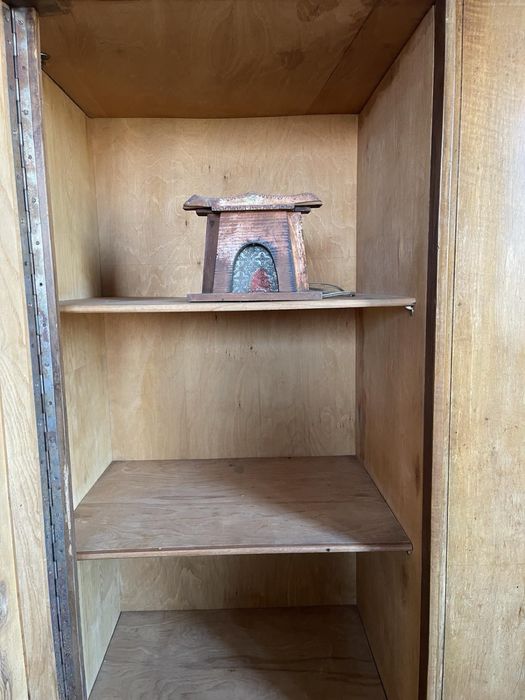 Старинен гардероб от орех