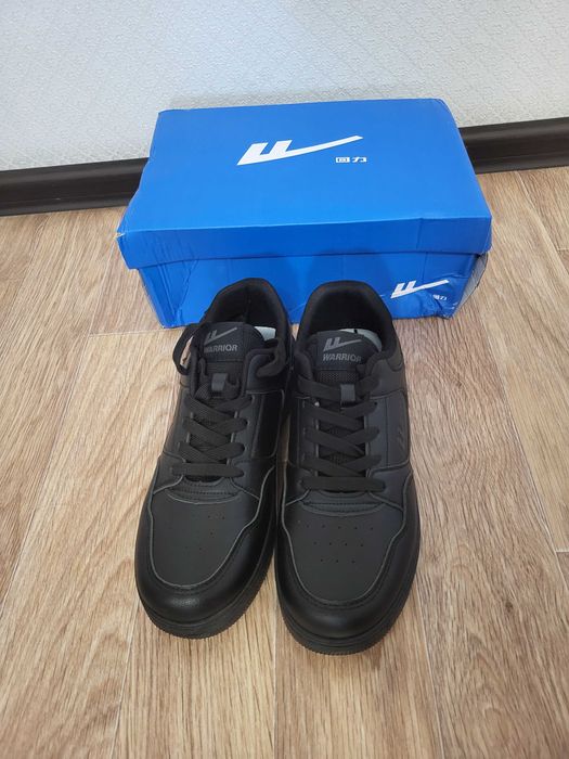 Продам чёрные кеды