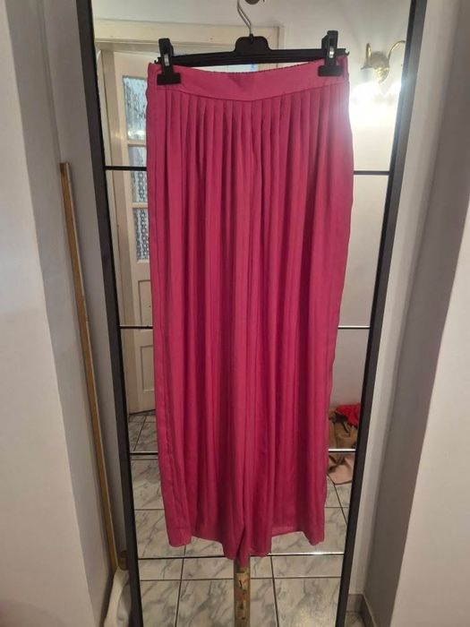 Pantaloni cu cracul larg  stradivarius noi cu eticheta