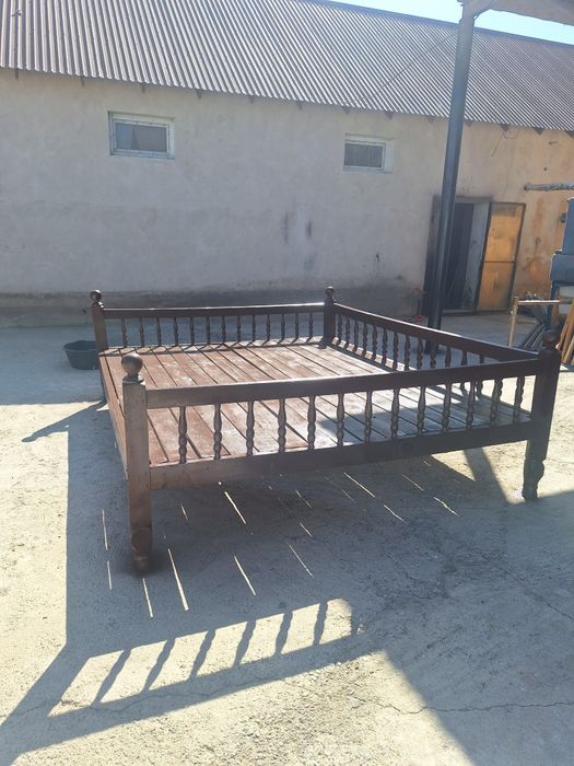 Тапчан сатылады.