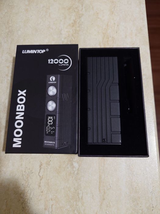 Lumintop Moonbox - 12 000 lumens - 18W Power bank - 5000mAh