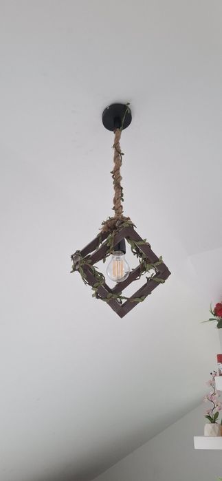 Lustra din lemn cu decor natur