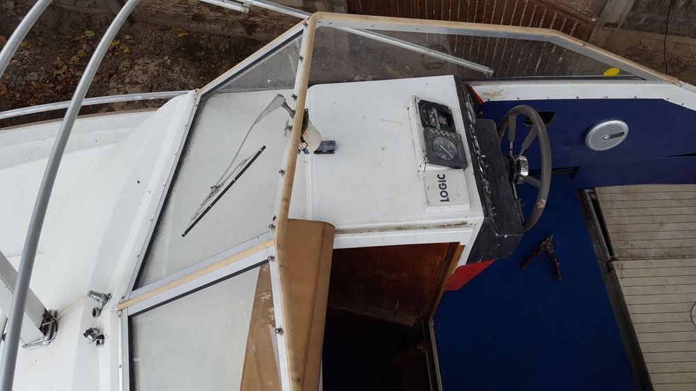 Vând barca cu peridoc 3300È