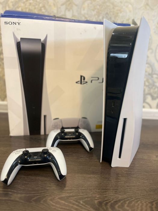 Продам PS 5 в хорошем состоянии