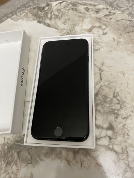 Продам iPhone SE 2020 64gb