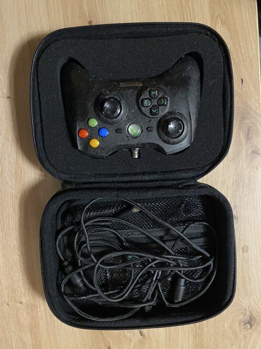 Controler RAZER sabertooth in stare ff buna