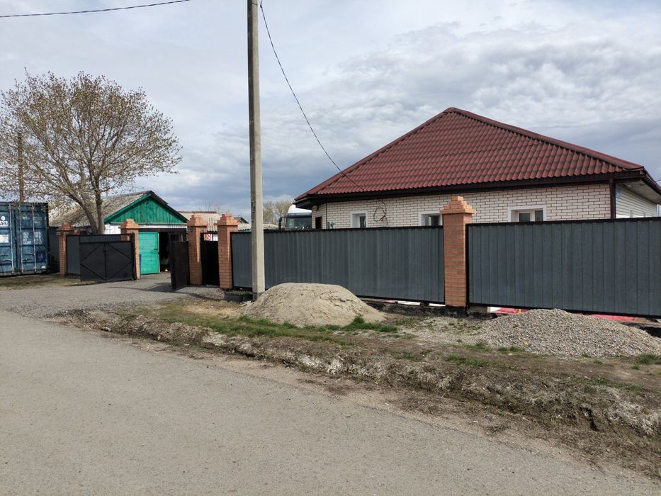 Просторный дом с ремонтом, баней и ухоженным участком