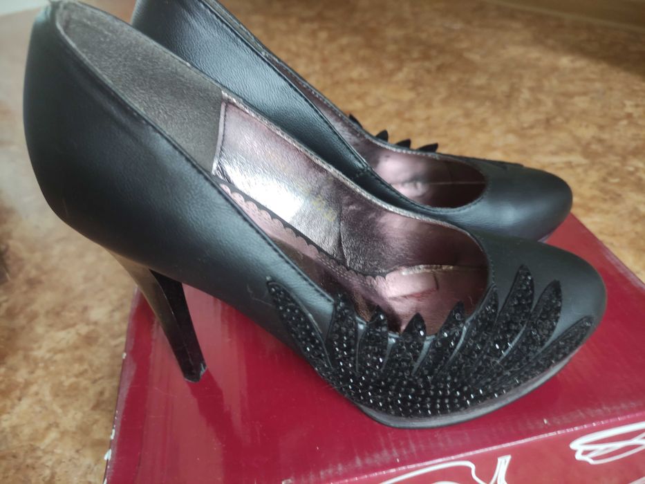 Продам туфли на высоком каблуке