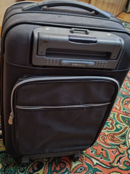 Продаю чемодан недорого