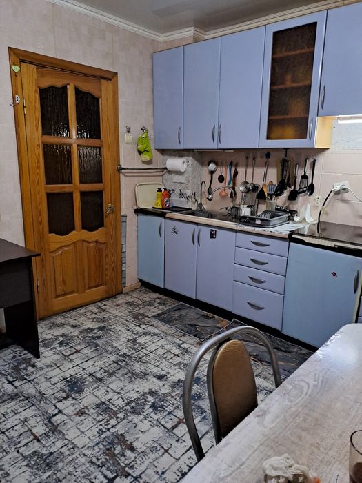 Продам  3-х  комнатную  квартиру.