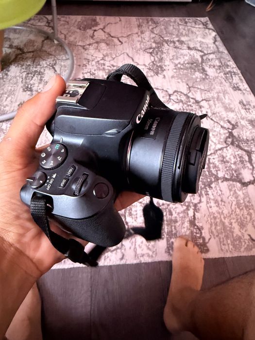 Фотоапарт Canon 250D