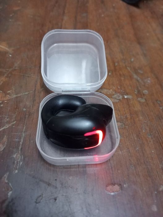 Продам беспроводной наушник.