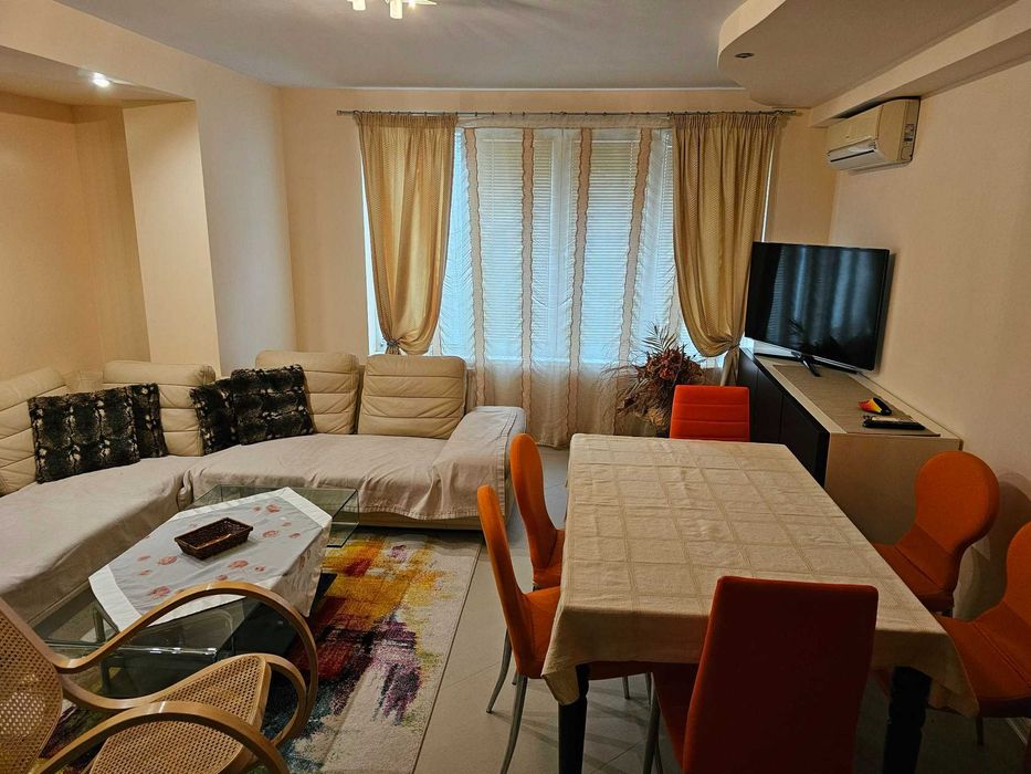 Тристаен апартамент -близо до Медицински Университет, Червен площад