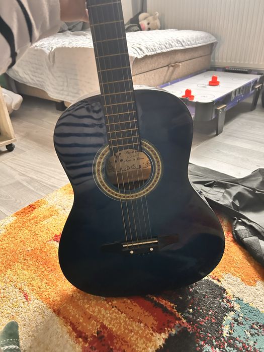 Vand chitara in stare buna