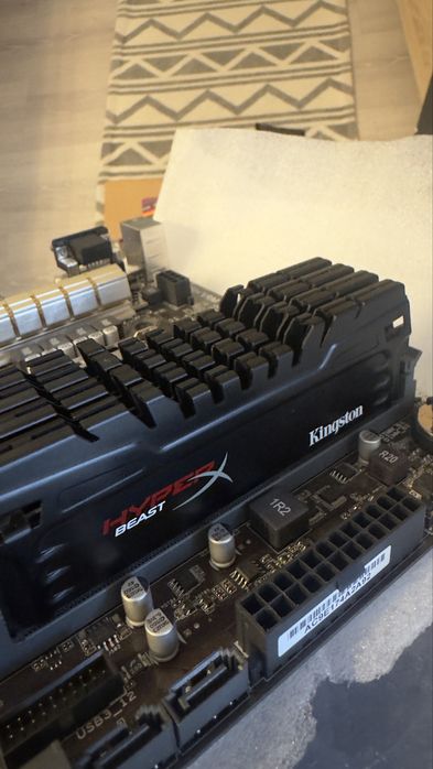 Комплект 16GB Kingston 2400MHz DDR3 Hyperx Beast