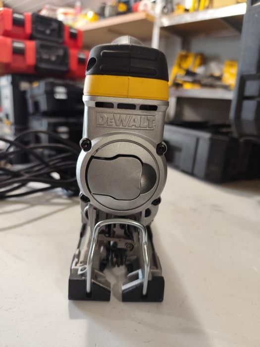 Топ модел прободен трион зеге Девалт DeWALT в куфар