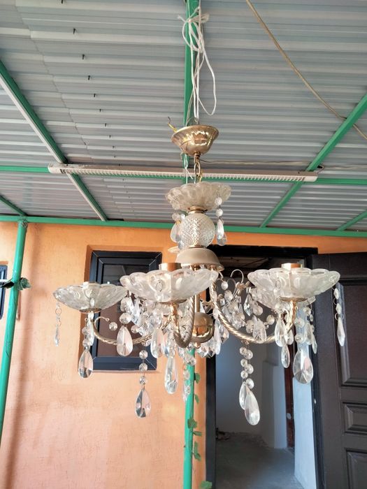 Люстры 2 штуки..