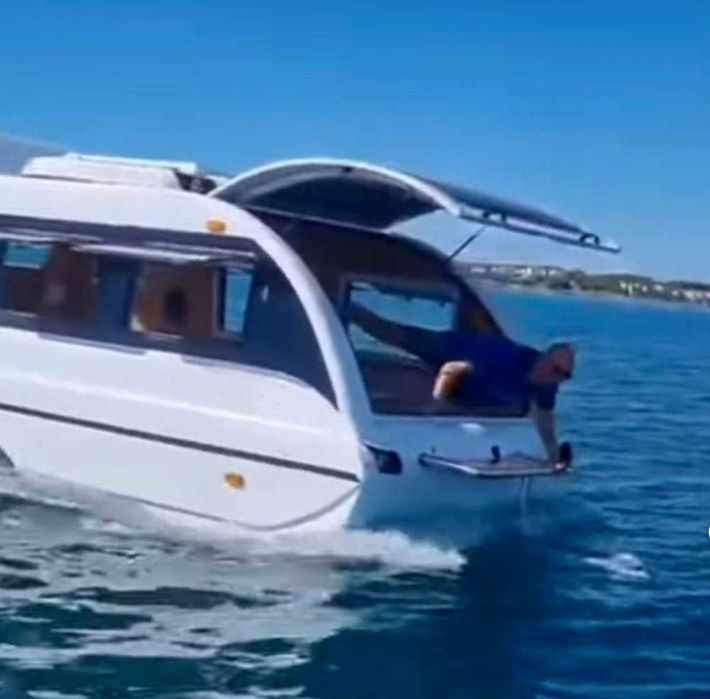 дом на колесах, катамаран, катер, домик плавучий, амфибия