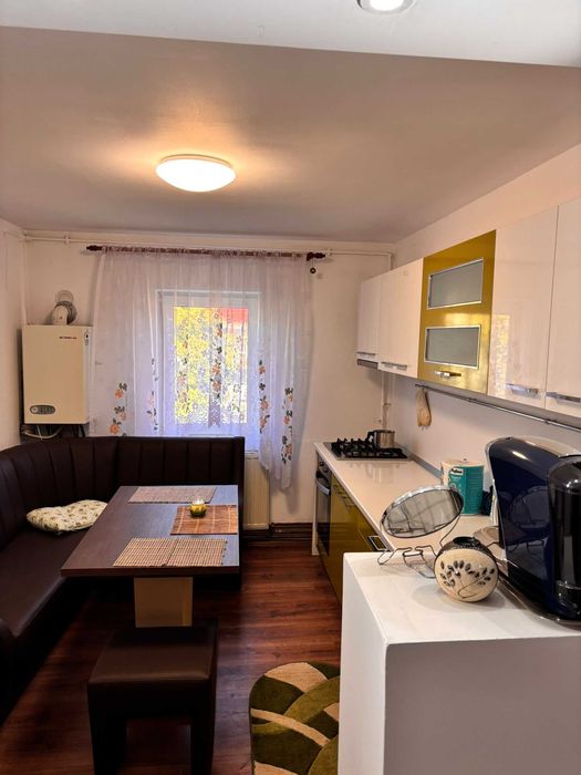 Vând apartament 4 camere decomandat, 79 mp, etaj 3/4 – Lupeni, Bărbăteni