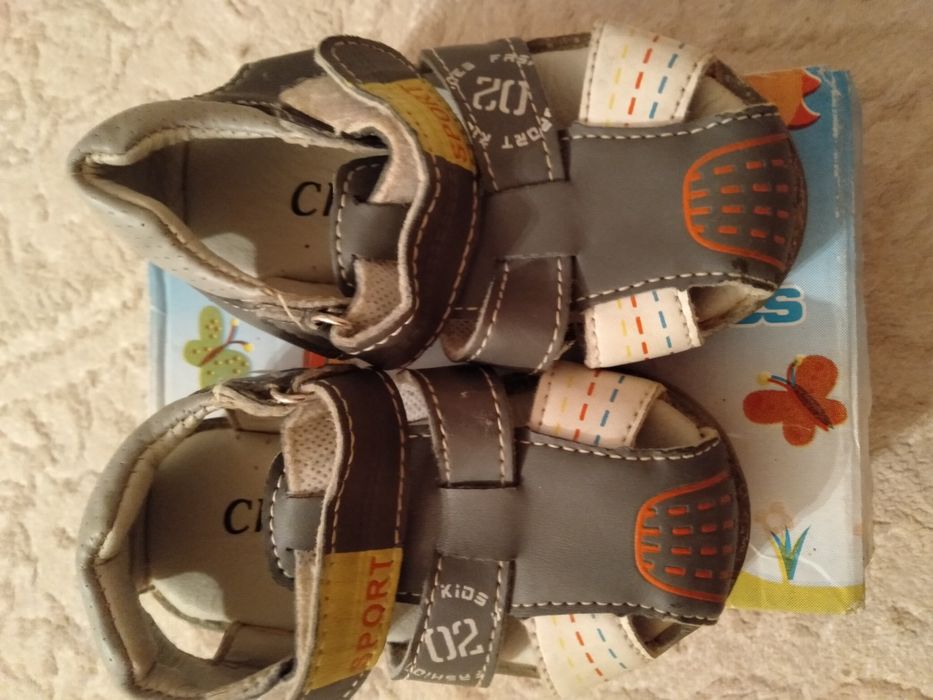 Продам детский сандалии
