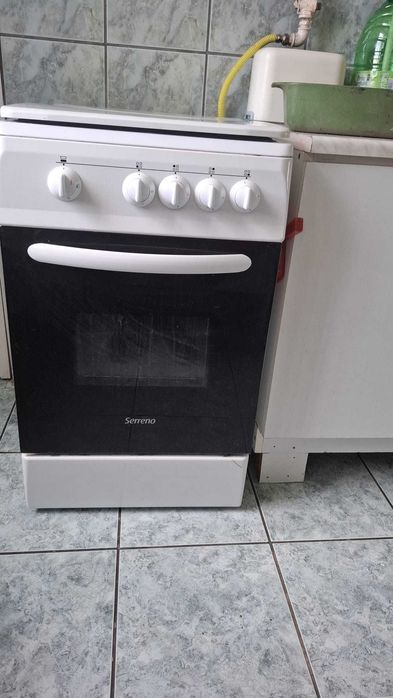 Aragaz cu patru ochiuri si cuptor pe gaz