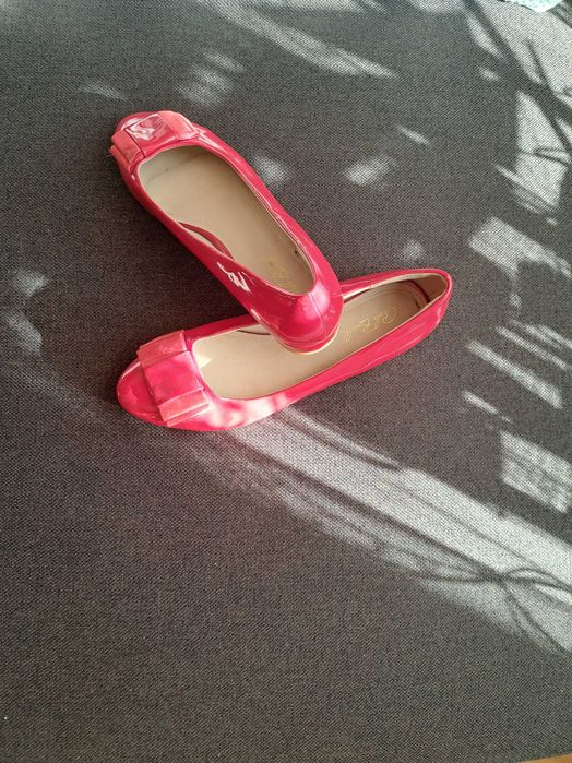 Дамски лачени обувки