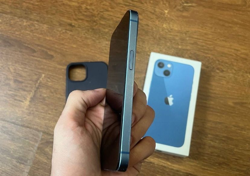 iPhone 13 128Gb с гарантией