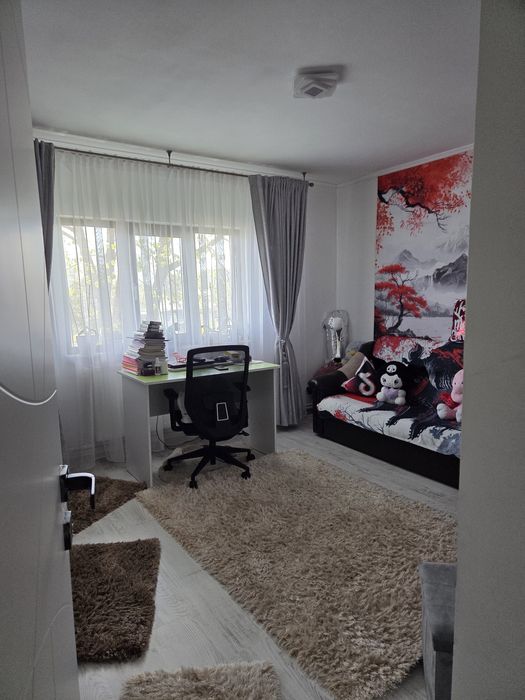 Apartament 3 camere zona ,,Primarie''