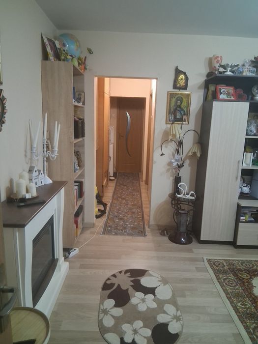Vând apartament 3 camere