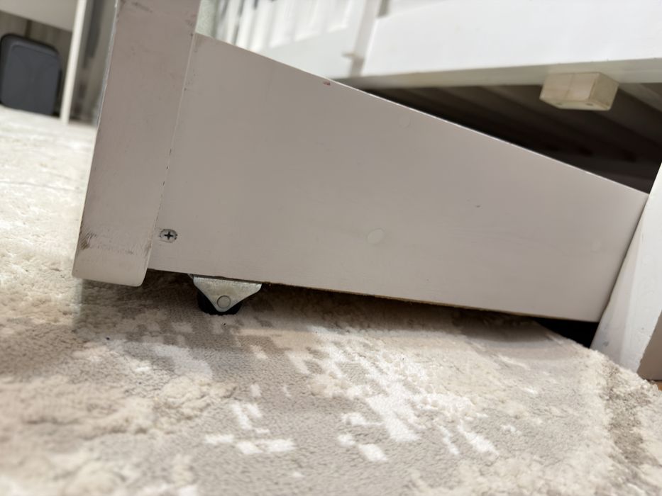 Детская кровать из дерева