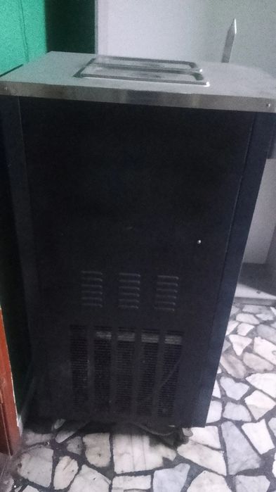 Морожно аппарат почти новый