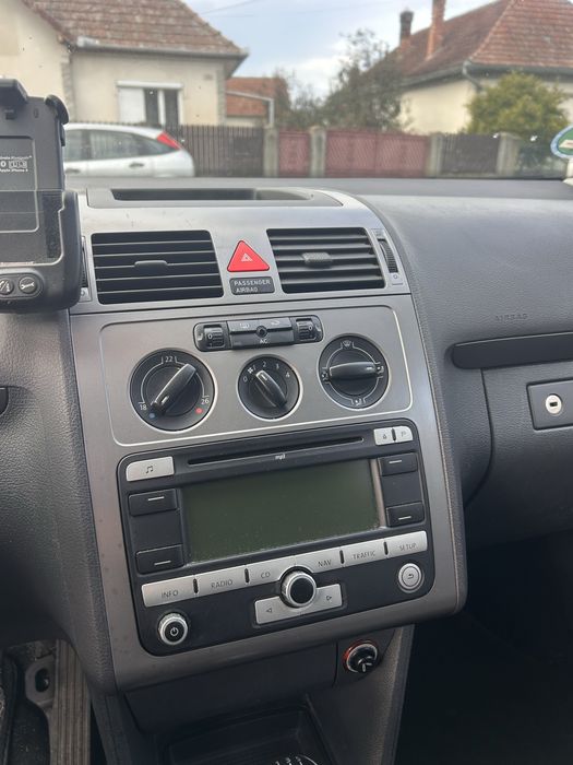 VOLKSWAGEN Touran 0 — imagine 5
