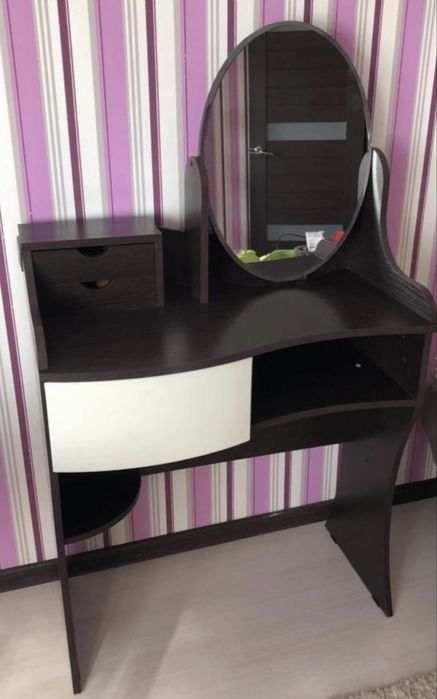 Туалетный столик и тумбы