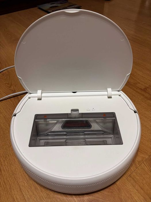 Робот прахосмукачка Xiaomi Mi Robot Vacuum Mop Cleaner, 0.6 л, WI-FI