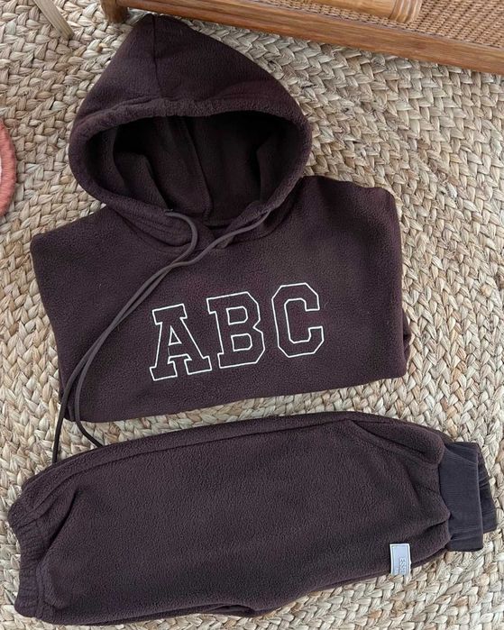 Стильный спортивный костюм детский