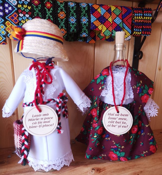 Sticle în straie populare/Set sticle în costum popular de Maramureș