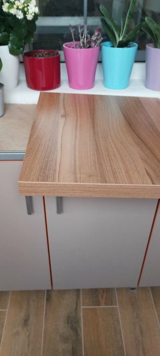 Продавам дървен рафт