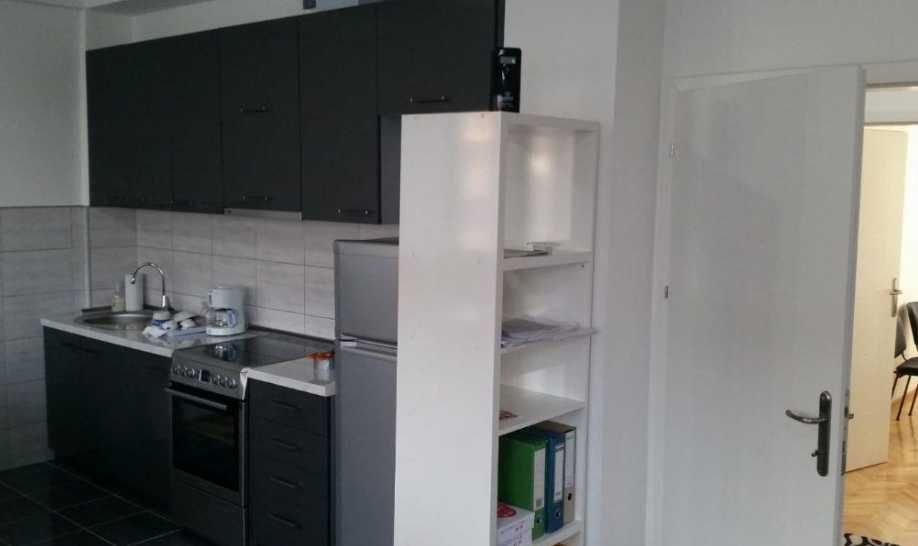 Дава се под наем Двустаен апартамент в Пловдив, Христо Смирненски - 65 кв.м за 214.2 € - Снимка #2