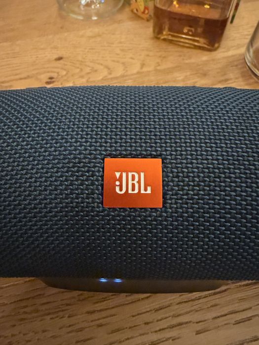 JBL Charge 4, много запазена