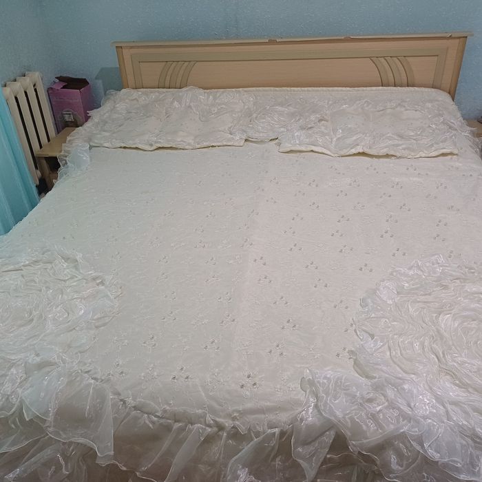 Продается свадебное покрывало на кровать.