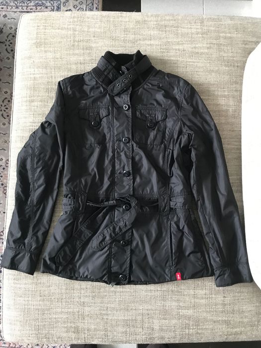 Дамско черно яке ESPRIT