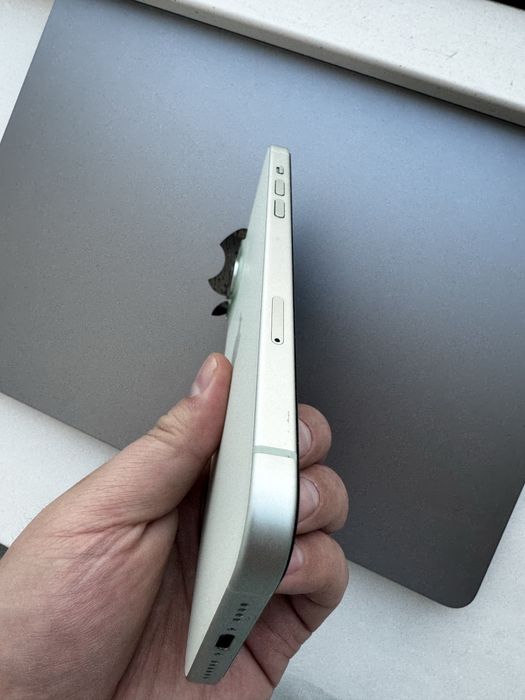 продам IPhone 15 plus 128 gb