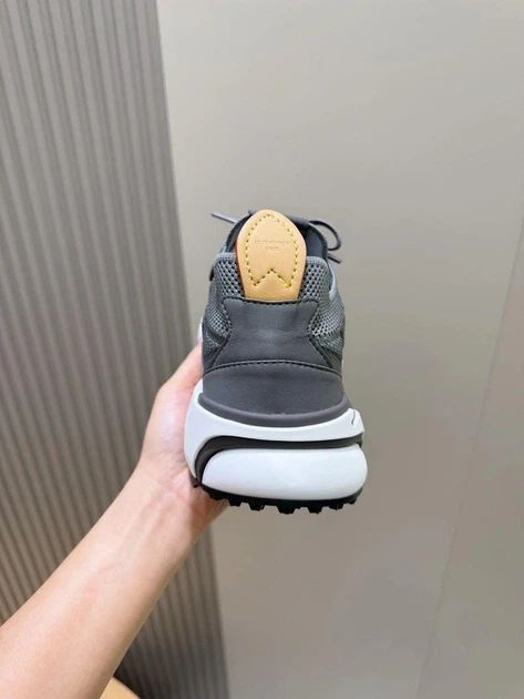 LV Runner Tatic Sneaker Grey