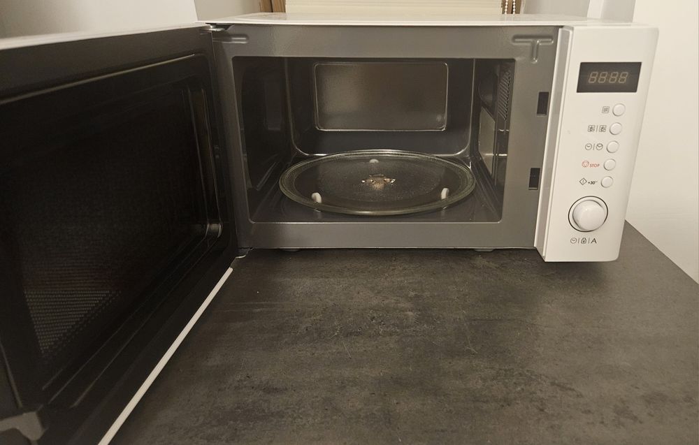 Cuptor microunde nou