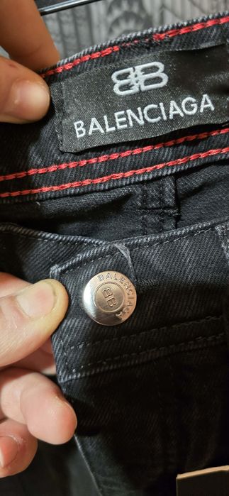 Vând blugi originali calitate.