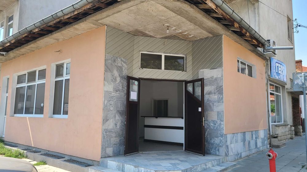 Дава се под наем Магазин в Бяла Слатина - 60 кв.м за 255 € - Снимка #2