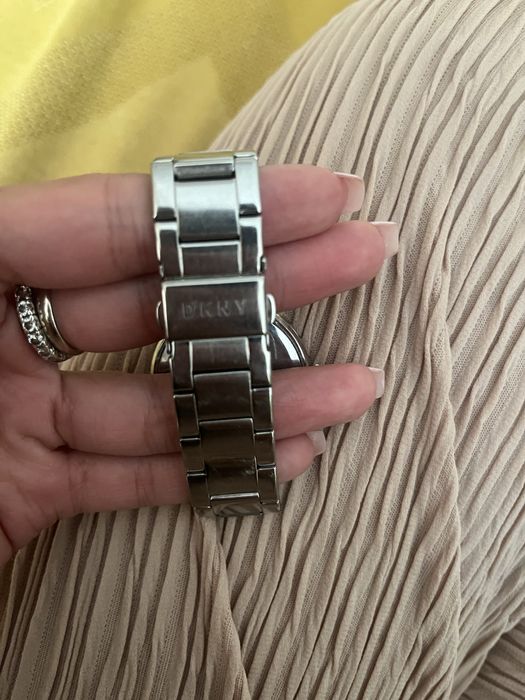 Дамски частовник  DNKY