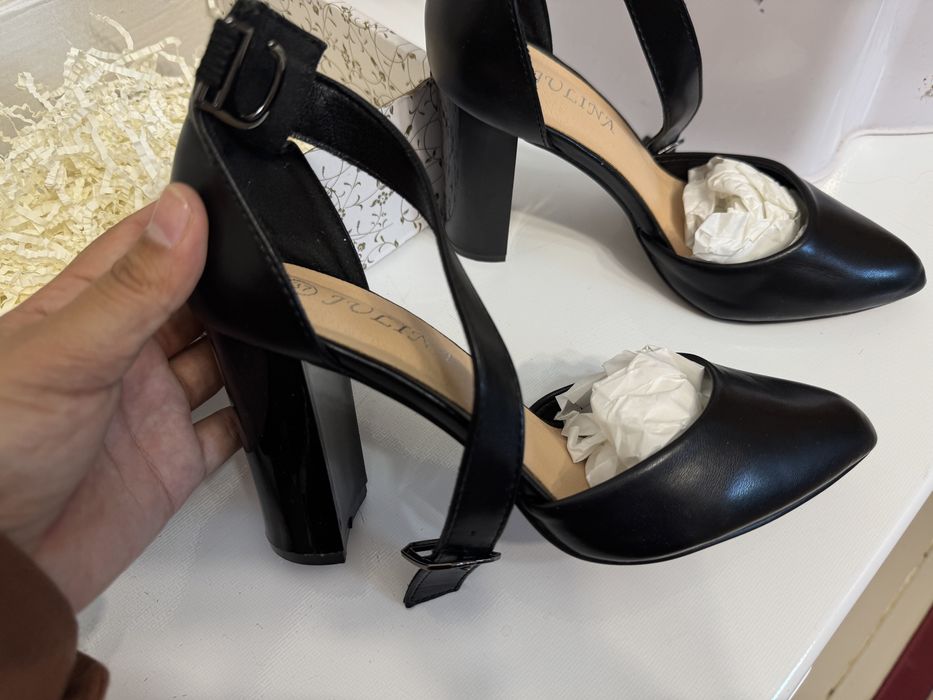 Продам новые туфли 37р