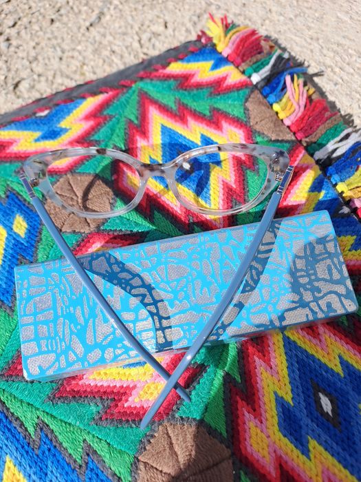 Продавам нови рамки GUESS