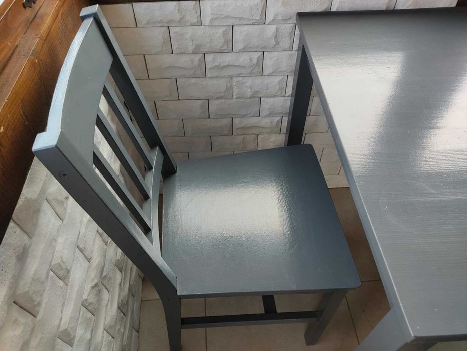 Дървена маса със столове